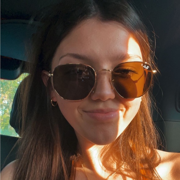 Meet your Posher, Peyton - Picture 1 of 1
